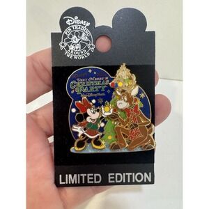 Disney 2006 Mickey's Very Merry Christmas Party Minnie & Reindeer Pin LE